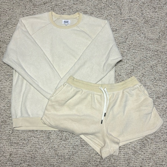 Feat BlanketBlend Sweatshirt and Short Sleep Set - Picture 1 of 6